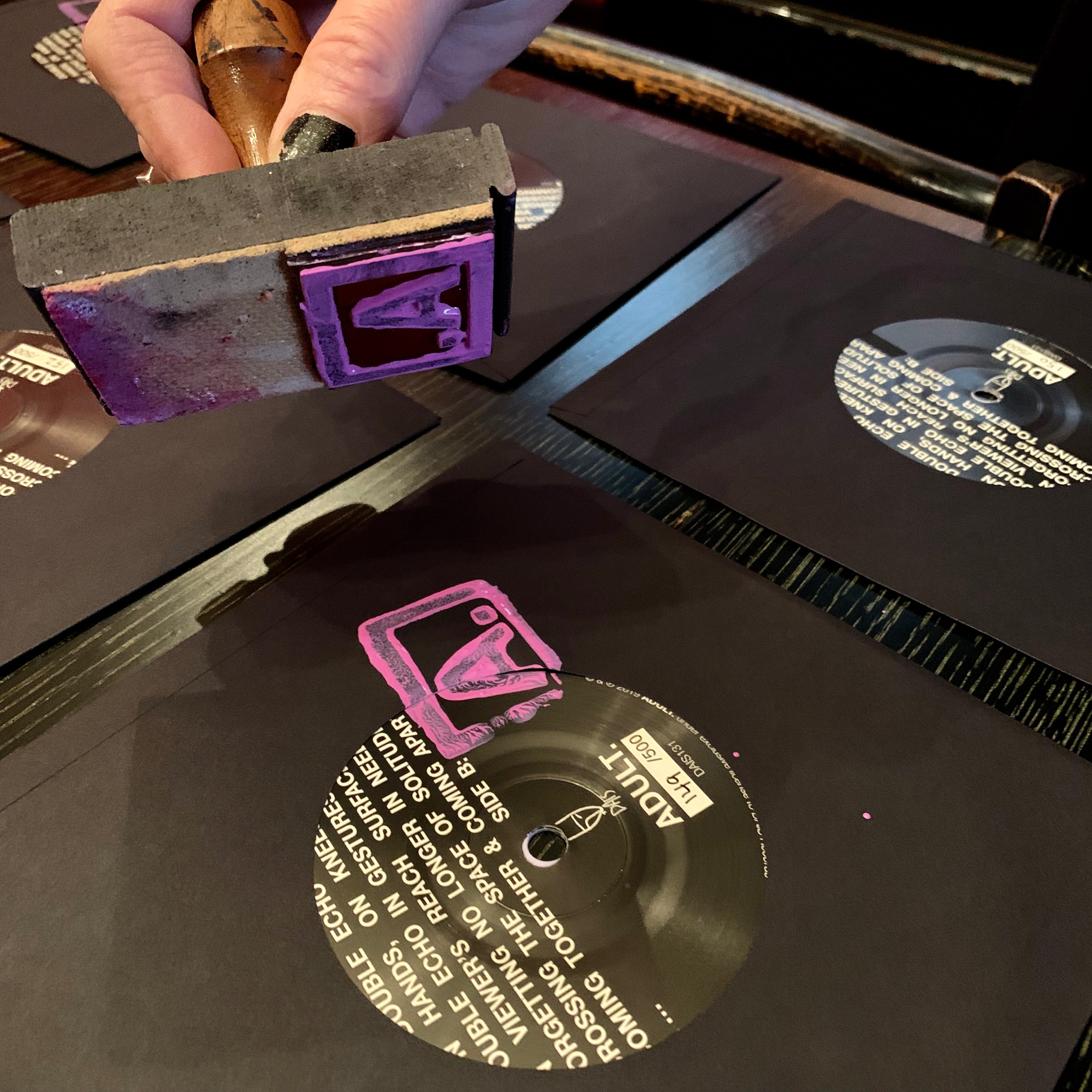 dais-adult-subsurface-vinyle-7-noir-dition-num-rot-e image 4