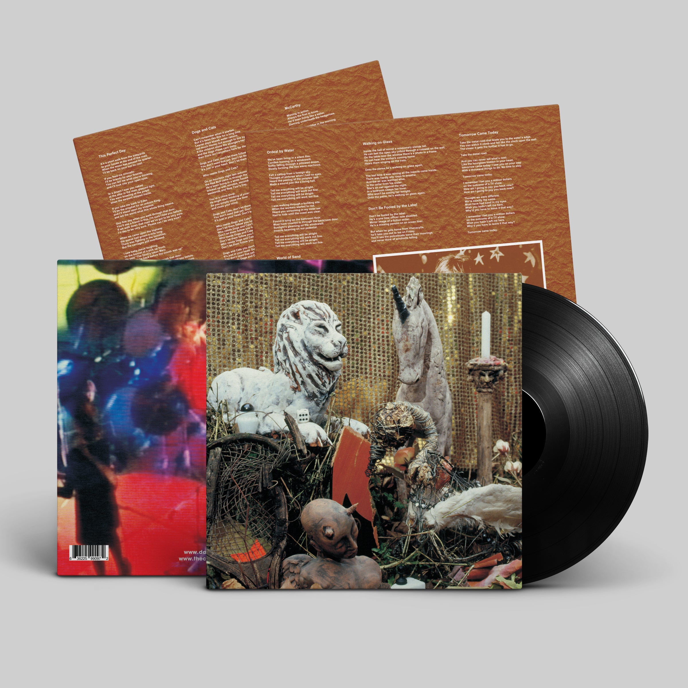 dais-records-world-of-sand-vinyle-noir-lp-the-cakekitchen image 2